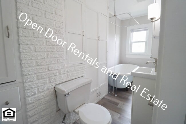 Building Photo - 1918 Riedmiller Ave