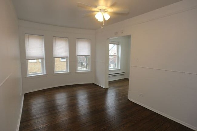 Interior Photo - 4501-4515 N Malden St