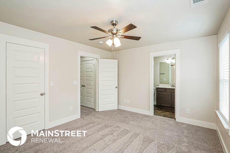 Building Photo - 1035 Saddlestone Dr