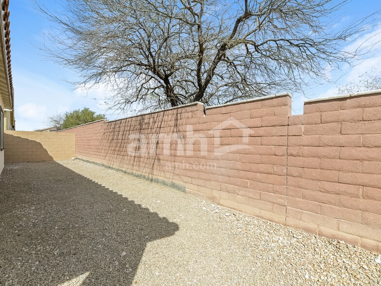 Building Photo - 20177 W Thomas Rd