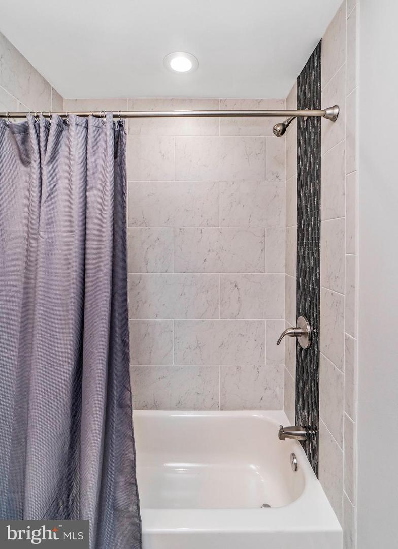 Building Photo - 1530 Covington St