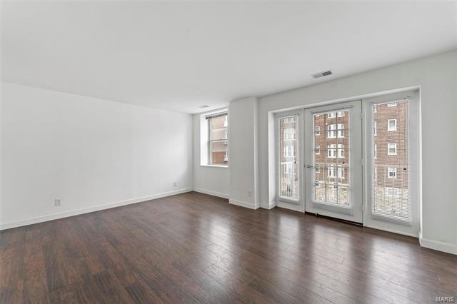 Building Photo - 5539 Pershing Ave
