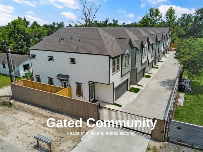 Primary Photo - 2410 Vaughn St