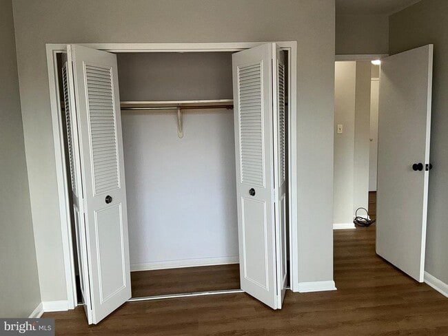 Building Photo - 10401 Grosvenor Pl