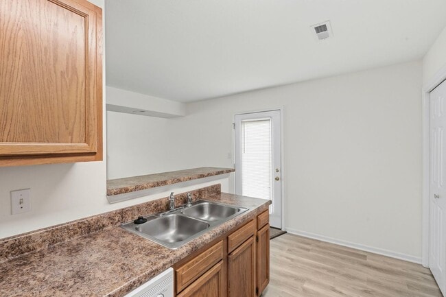 Building Photo - 5004-5006-5006 Betty Jean Way
