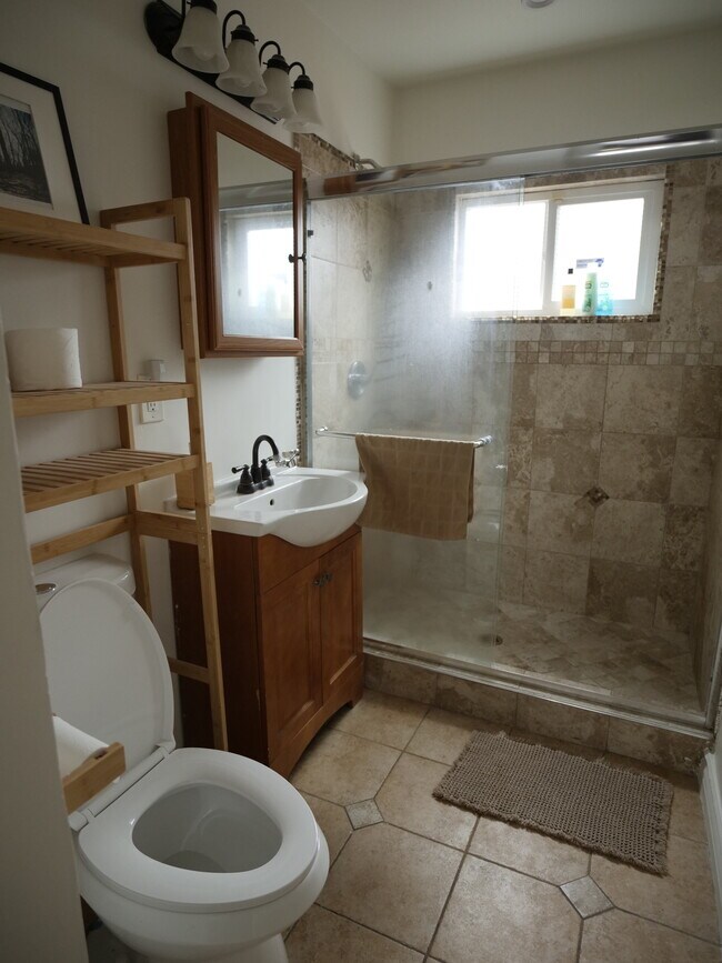 Building Photo - 1468 Kurtz Ave