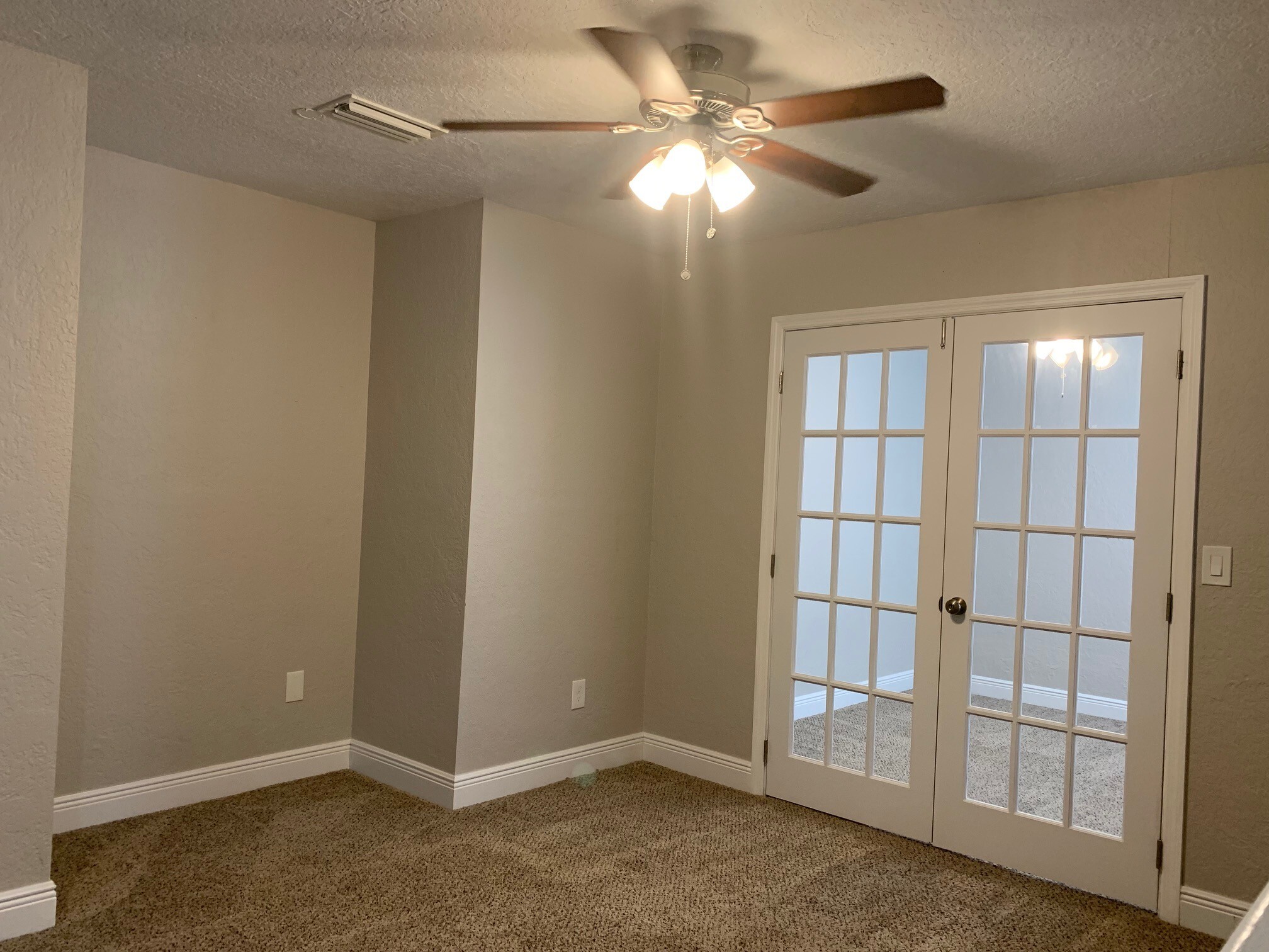 Building Photo - 860 Westshore Ct