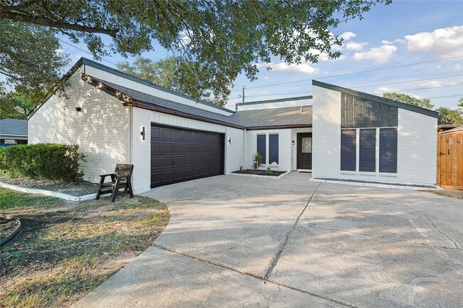 Building Photo - 4832 Whispering Falls Dr