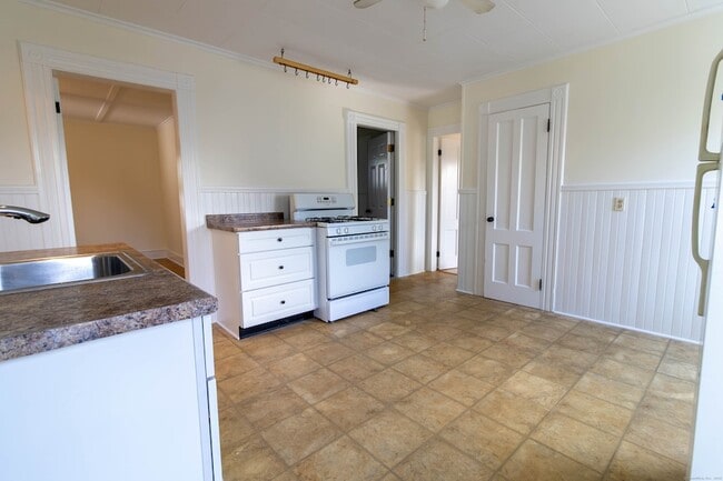 Building Photo - 62 Lincoln Ave