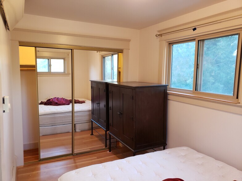 Apt 2 Bedroom - 319 N 3rd St