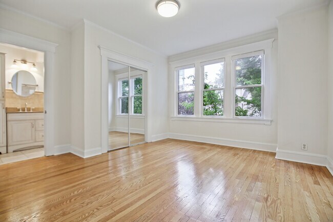 Building Photo - 166 Franklin Ave