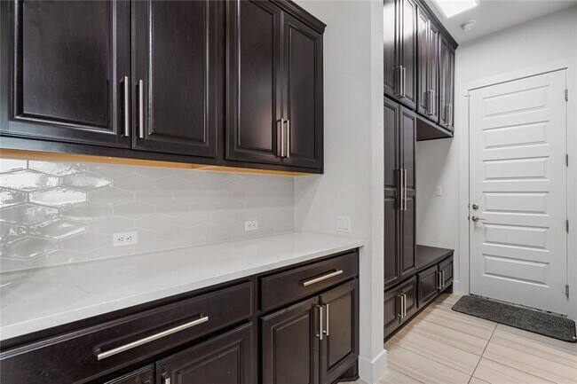 Building Photo - 2413 Choctaw Pl