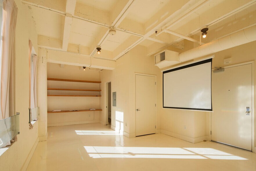 Building Photo - 6253 Hollywood Blvd