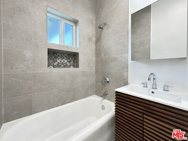 Building Photo - 5932 Willoughby Ave