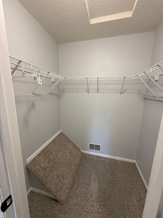 Building Photo - RENT SPECIAL! Updated 2 Bed, 2.5 Bath Appl...