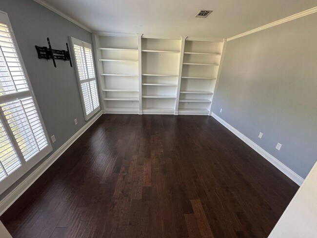 Building Photo - Pensacola - Inverness - 3 bedroom, 2 bathroom