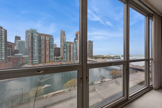 Building Photo - 420 E Waterside Dr