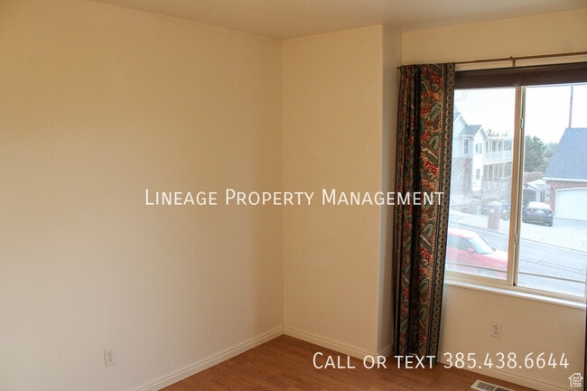 Building Photo - 412 Simoron Dr