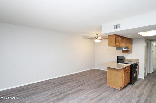 Building Photo - 3002 W Waltann Ln