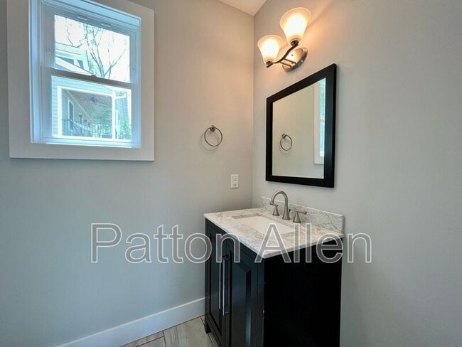 Building Photo - 308 London Rd