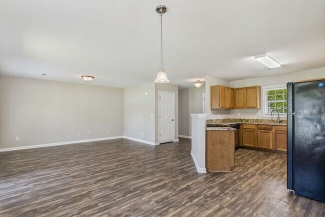 Building Photo - Beautifully Updated 3-Bedroom Home in Gree...