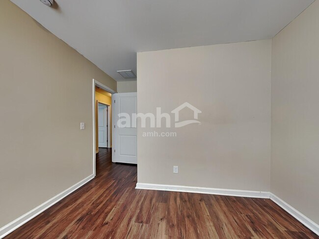 Building Photo - 19 Winslow Cir