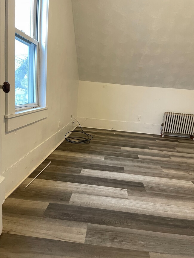 Building Photo - Fuller Properties