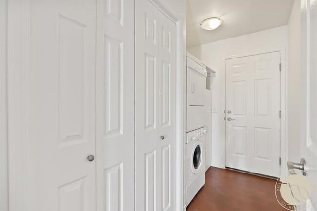 Building Photo - Yorkshire Court North