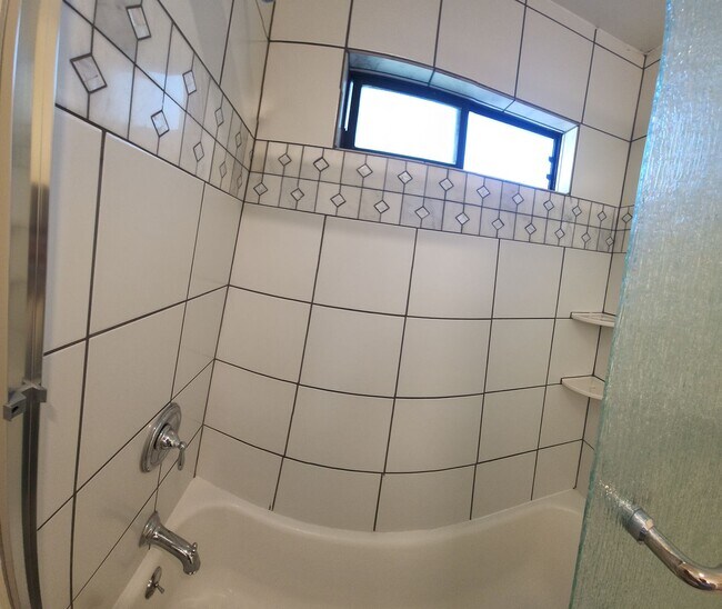 Building Photo - 5 Bedroom 3 bathroom in close proximity to POLY CAMPUS!