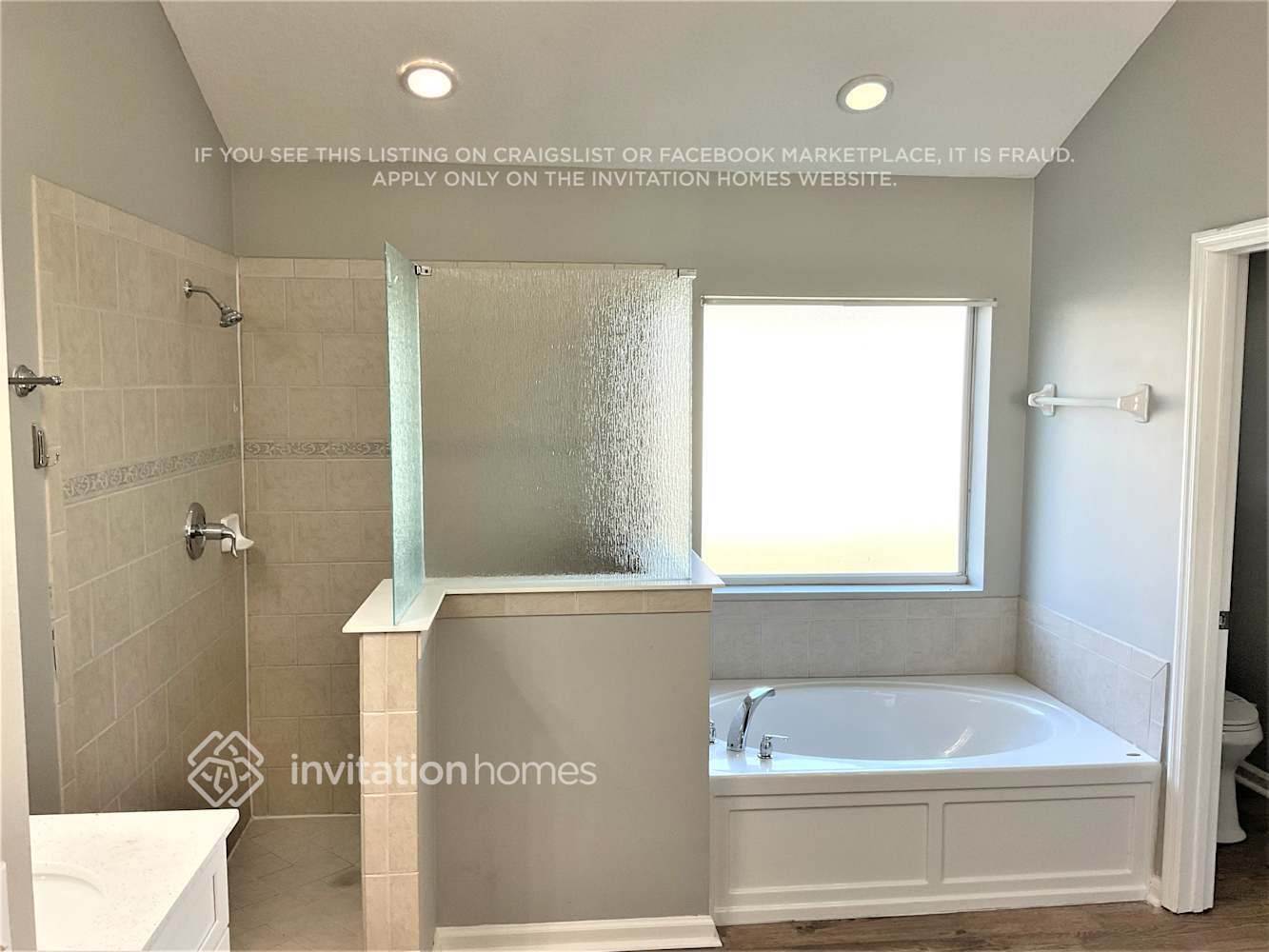 Building Photo - 706 Porta Rosa Circle