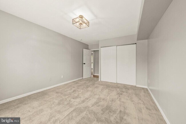 Building Photo - 2045 Royal Fern Ct