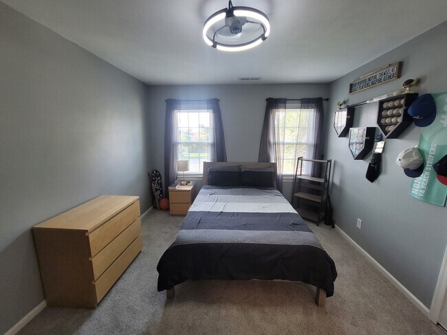 Building Photo - 1012 Meadowview Pl