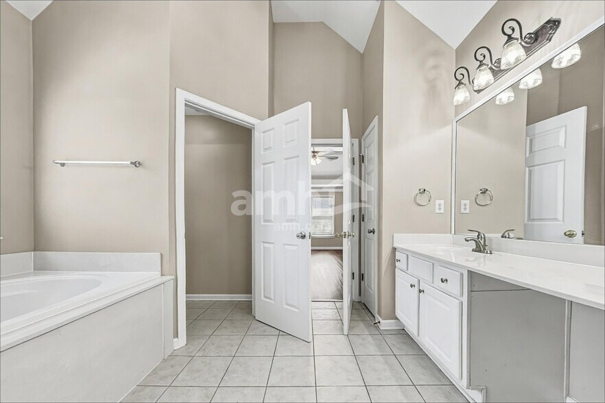 Building Photo - 4524 Kingsgate Ct NW