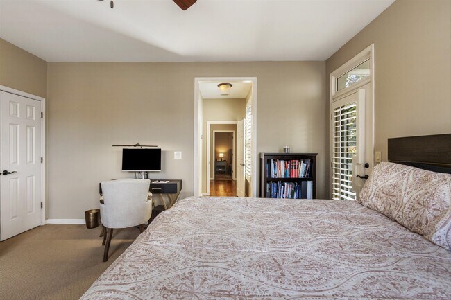 Building Photo - 948 River Breeze Dr