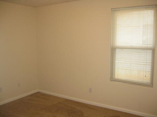 Building Photo - 50% OFF UNTIL 2026!  3 Bedroom Ranch style...