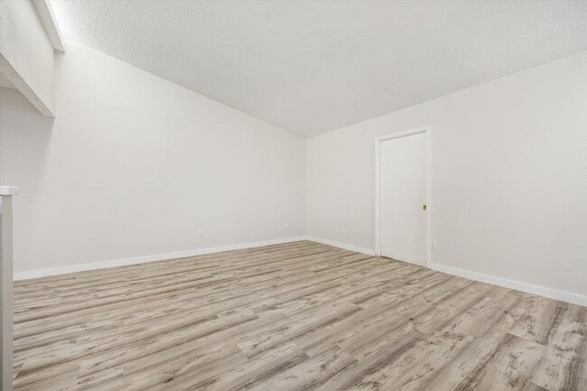 Building Photo - 904 Sirocco Dr