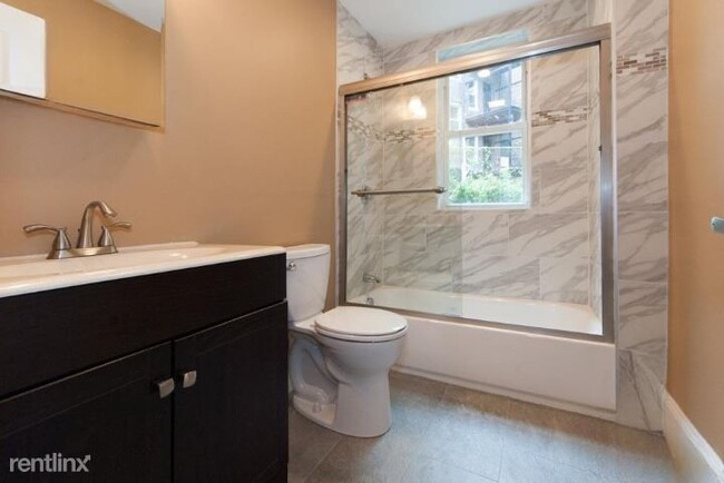 Building Photo - 5 br, 2 bath Triplex - 6 Lothian Rd 2