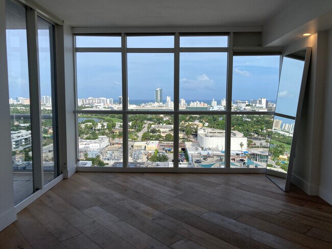 Bedroom - 1800 Purdy Ave