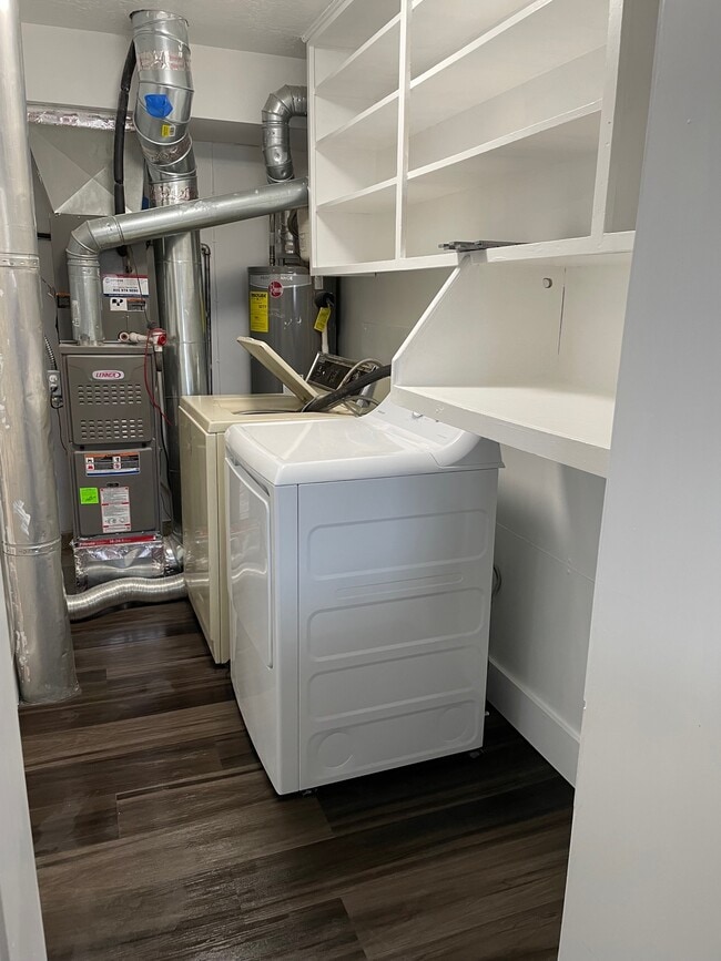 Building Photo - 250 E 600 S