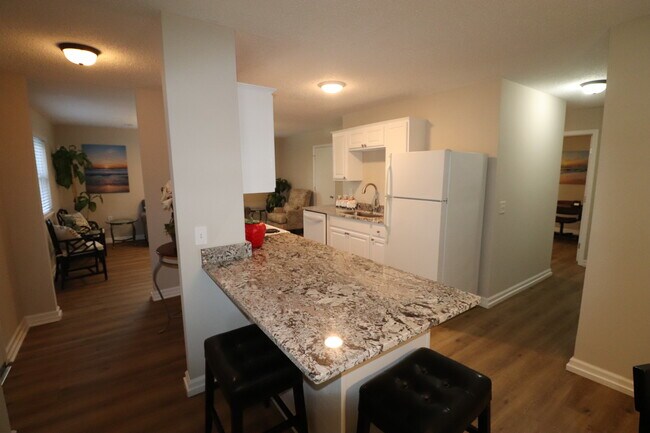 Breakfast bar - 2808 Daytona Dr