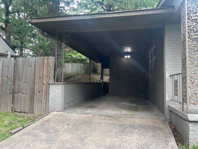 Building Photo - 241 Skyline Dr, North Little Rock AR 72116...