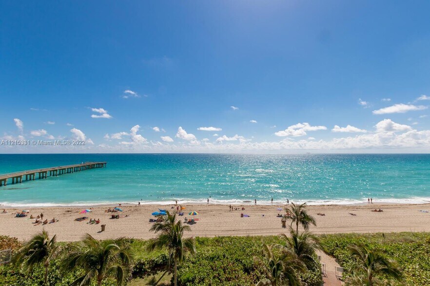 Building Photo - 16485 Collins Ave