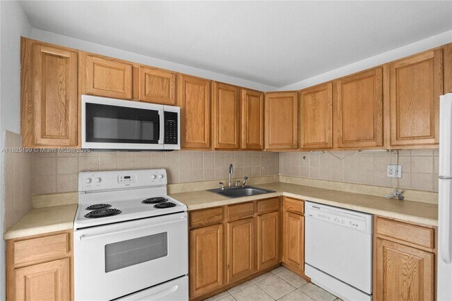 Building Photo - 1410 S Ocean Dr