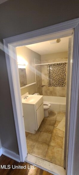 Building Photo - 327 Decelle St