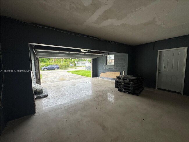 Building Photo - 115 Sierra Dr