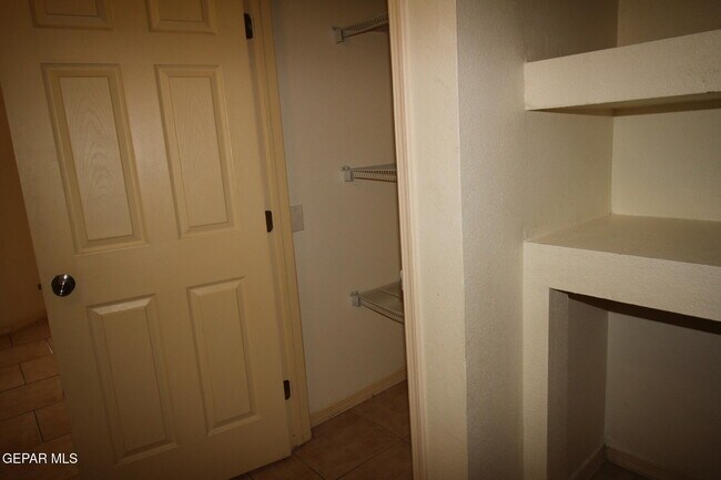 Building Photo - 456 Passmore Rd
