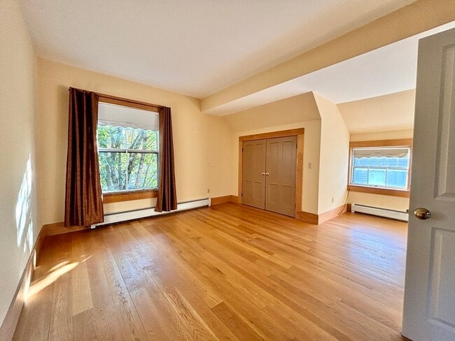 Building Photo - 527 Main St