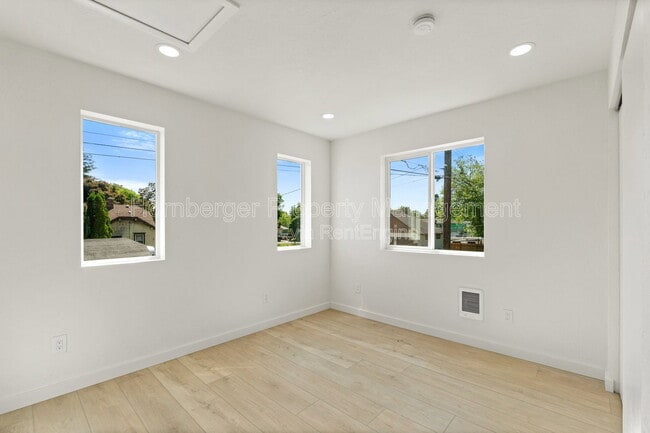 Building Photo - 1503 E Marietta Ave