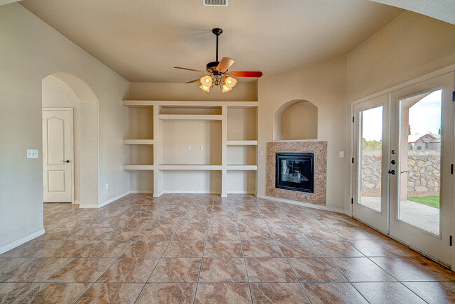 Building Photo - Eastside 3 Bedroom 2.5 Bath