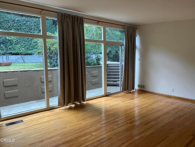 Building Photo - 5414 Palm Dr